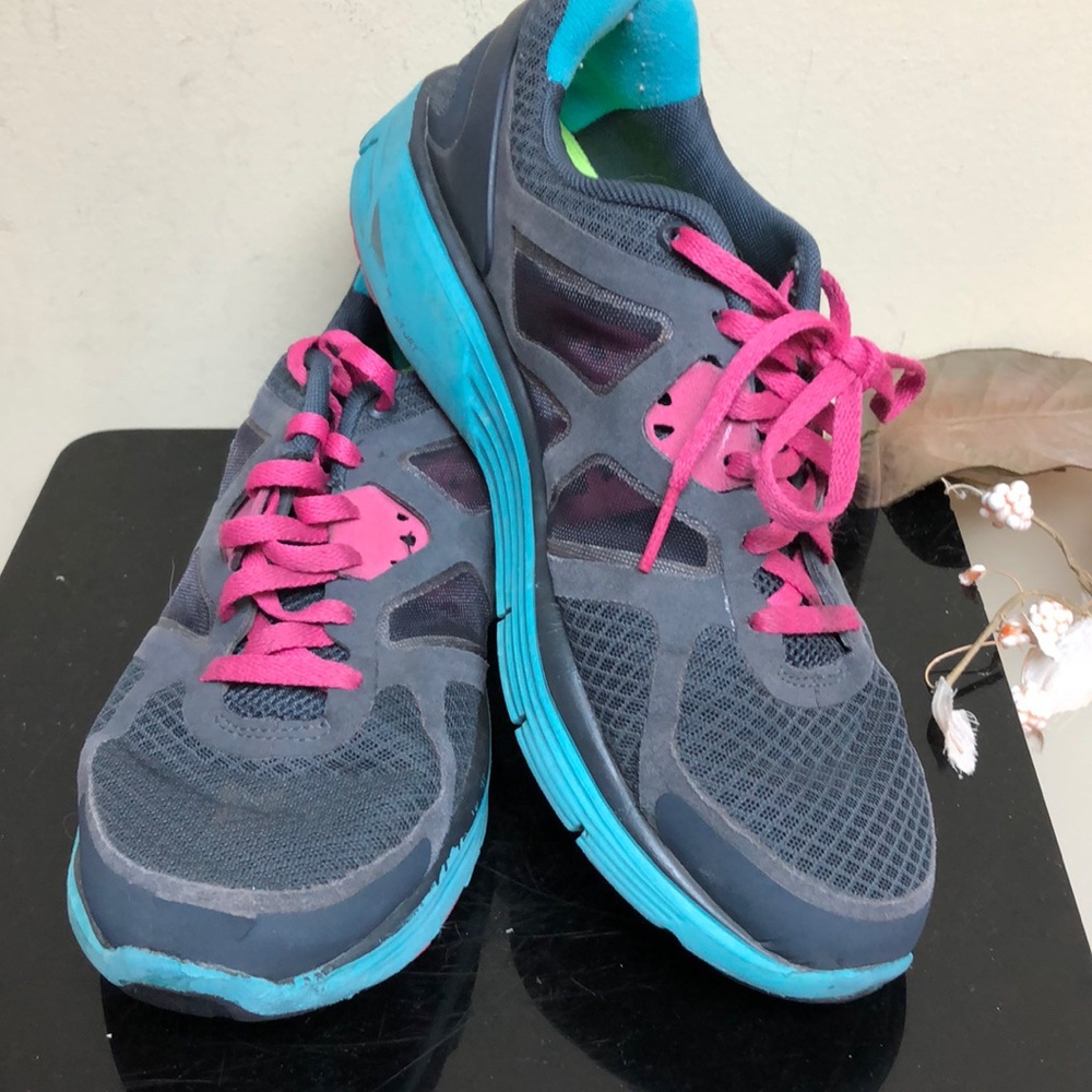 Women’s bike athletic sneakers gray/pink Size 6Y